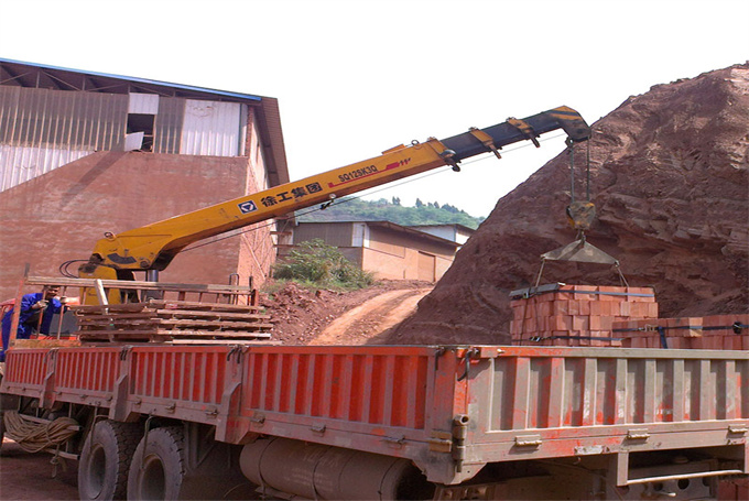 Used Dongfeng Truck Mounted Crane
